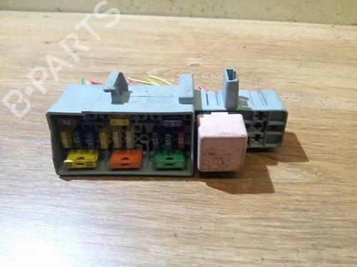 Used Fuse box Fuse box 33512772 33512772