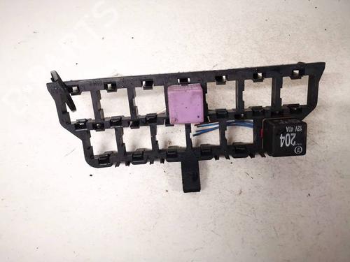 fuse-box-audi-a4-b5-8d2-1994-1995-1996-1997-1998-1999-2000-2001-32924925 main image