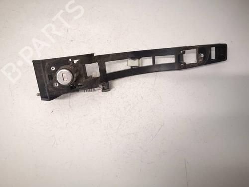 front-left-exterior-door-handle-peugeot-307-3ac-2000-2001-2002-2003-2004-2005-2006-2007-2008-2009-2010-2011-2012-34744224 main image