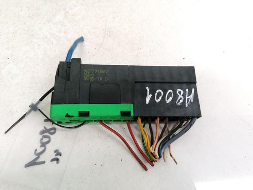 Used Fuse box Fuse box PEUGEOT 3008 I MPV (0U_) 1.6 HDi (109 hp) 32913002 32913002
