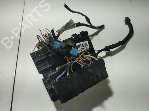Used Fuse box Fuse box CITROËN C5 III (RD_) 2.0 HDi (RDRHD8, RDRHDJ, RDRHR8, RDRHRJ) (136 hp) 32563087 32563087