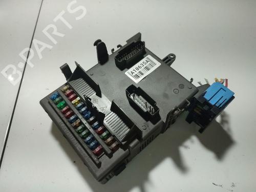Used Fuse box Fuse box 32563280 32563280