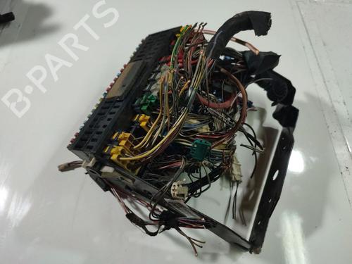 Used Fuse box Fuse box VW PASSAT B3/B4 Variant (3A5, 35I) 1.9 TDI (90 hp) 32534174 32534174