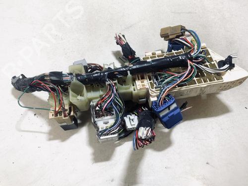 Used Fuse box Fuse box TOYOTA COROLLA Liftback (_E11_) 1.6 (ZZE112_, ZZE112R) (110 hp) 33070794 33070794