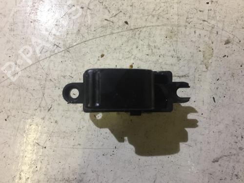switch-nissan-almera-ii-hatchback-n16-2000-33482283 main image