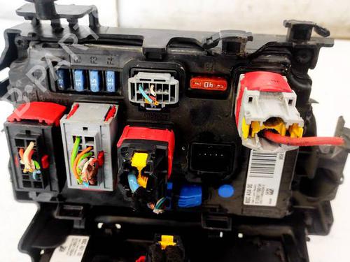 Used Fuse box Fuse box PEUGEOT 407 (6D_) 2.0 HDi 135 (6DRHRH, 6DRHRE, 6DRHRG, 6DRHRJ) (136 hp) 32956353 32956353