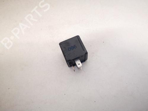 Used Electronic sensor Electronic sensor VW PASSAT B3/B4 Variant (3A5, 35I) 1.8 (90 hp) 32902557 32902557
