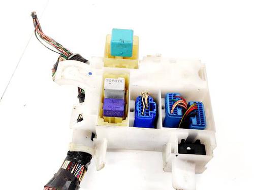 fuse-box-toyota-corolla-saloon-_e12_-2000-2001-2002-2003-2004-2005-2006-2007-2008-32937161 main image