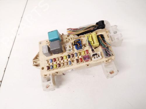 Used Fuse box Fuse box TOYOTA COROLLA Verso (ZER_, ZZE12_, R1_) 2.2 D-4D (AUR10_, AUR10R) (136 hp) 32889787 32889787