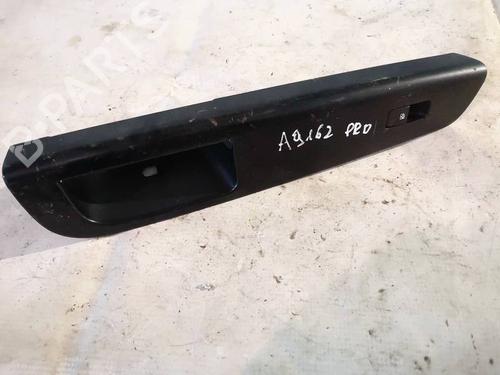 switch-kia-ceed-hatchback-ed-2006-2007-2008-2009-2010-2011-2012-32943749 main image
