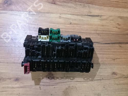 Used Fuse box Fuse box VW PASSAT B3/B4 Variant (3A5, 35I) 1.6 (101 hp) 33481614 33481614
