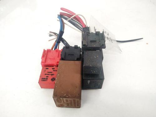 Used Fuse box Fuse box FIAT STILO (192_) 1.9 JTD (192_XE1A) (115 hp) 32907237 32907237
