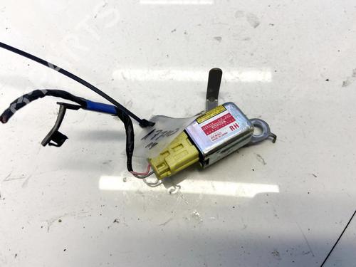 Used Electronic module Electronic module TOYOTA RAV 4 II (_A2_) 2.0 D 4WD (CLA20_, CLA21_, CLA20R, CLA21R) (116 hp) 32895233 32895233