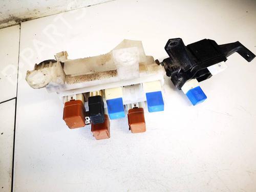 Used Fuse box Fuse box 32570699 32570699