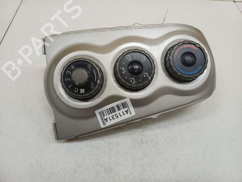 climate-control-toyota-yaris-_p9_-2005-2006-2007-2008-2009-2010-2011-2012-2013-2014-36852346 main image