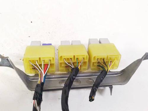 Used Fuse box Fuse box TOYOTA COROLLA Verso (ZER_, ZZE12_, R1_) 2.2 D-4D (AUR10_, AUR10R) (136 hp) 32575164 32575164