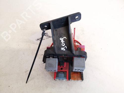 Used Fuse box AUDI A6 C5 (4B2, 4B4) 2.5 TDI quattro (150 hp) 32940167