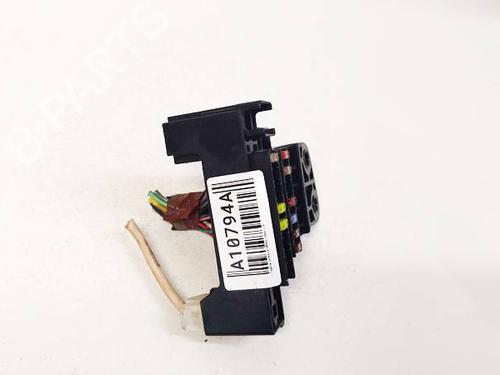 Used Fuse box Fuse box 32552168 32552168