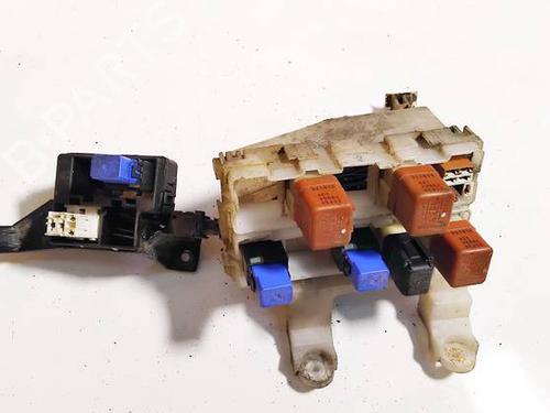 Used Fuse box Fuse box 32584712 32584712