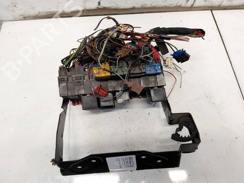Used Fuse box Fuse box 32534174 32534174