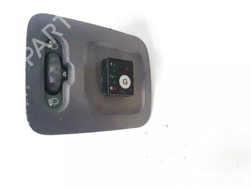 switch-renault-clio-ii-hatchback-van-sb012_-1998-35391112 main image