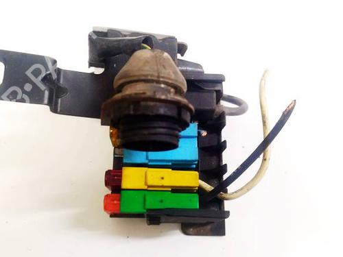 Used Fuse box PEUGEOT 406 (8B) 1.8 16V (110 hp) 32614275