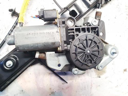Right front window motor BMW 3 (E46) 330 d | BP35455671E20 - Image 2