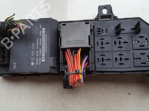 Used Fuse box Fuse box OPEL VECTRA C (Z02) 1.9 CDTI (F69) (120 hp) 33518133 33518133