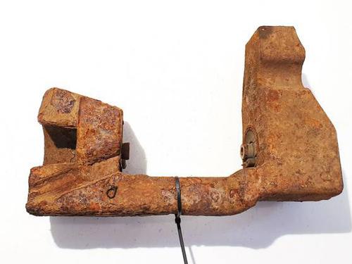 Used Engine mount Engine mount LAND ROVER RANGE ROVER SPORT I (L320) 2.7 D 4x4 (190 hp) 32925941 32925941
