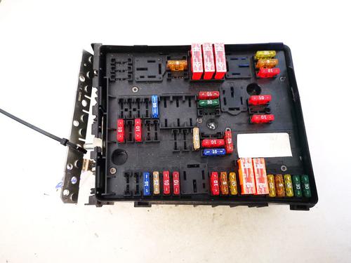 Used Fuse box Fuse box VW GOLF V (1K1) 1.4 16V (75 hp) 33079424 33079424