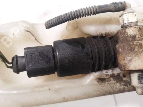 Used Washer pump Washer pump VW POLO IV (9N_, 9A_) 1.4 16V (75 hp) 34764813 34764813