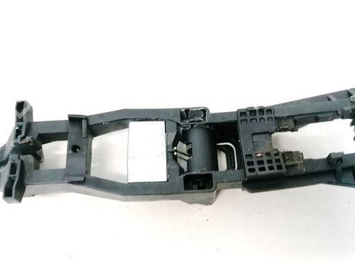 front-left-exterior-door-handle-mercedes-benz-c-class-w203-2000-2001-2002-2003-2004-2005-2006-2007-35620144 main image