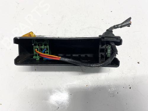 Used Fuse box Fuse box 32581398 32581398
