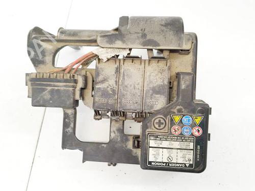 Used Fuse box Fuse box VW POLO IV (9N_, 9A_) 1.6 16V (105 hp) 32582092 32582092