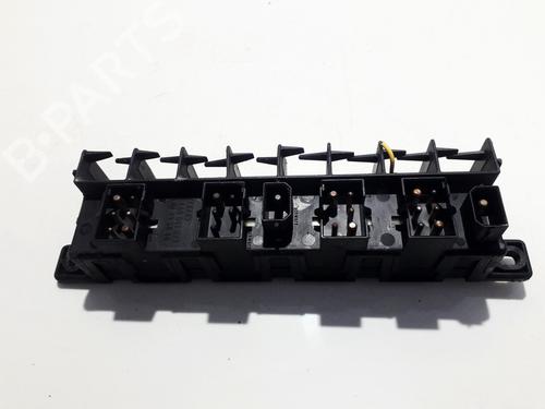 Used Fuse box Fuse box AUDI A4 B5 (8D2) 1.6 (100 hp) 33522697 33522697