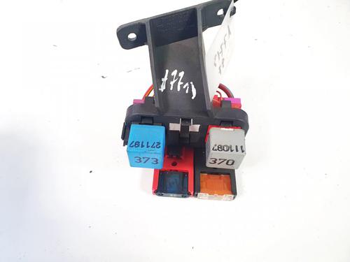 fuse-box-audi-a6-c5-4b2-4b4-1997-1998-1999-2000-2001-2002-2003-2004-2005-32896290 main image