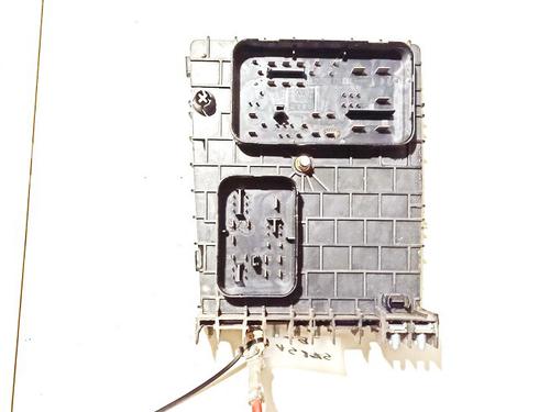 Used Fuse box Fuse box VW GOLF V (1K1) 1.6 FSI (115 hp) 33109721 33109721