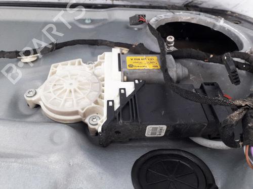 Used Right front window motor Right front window motor VW GOLF IV (1J1) 1.9 TDI (130 hp) 35619469 35619469