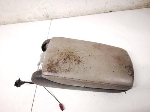 Used Armrest / Center console Armrest / Center console VOLVO V50 (545) 2.0 D (136 hp) 40286574 40286574