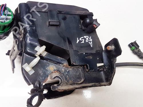 Used Fuse box Fuse box 33104698 33104698