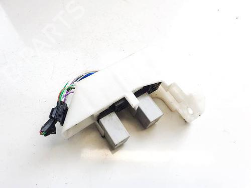Used Fuse box Fuse box 36690304 36690304