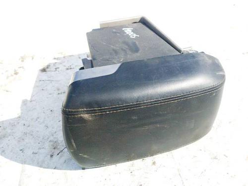 Used Armrest / Center console Armrest / Center console HYUNDAI ix35 Van CRDi (136 hp) 35067825 35067825