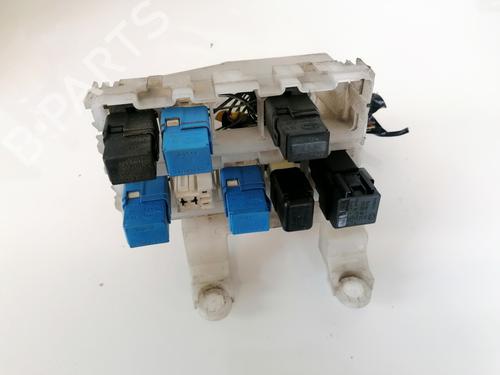 Used Fuse box Fuse box TOYOTA AYGO (_B1_) 1.4 D-4D (WNB10_, WNB10R) (54 hp) 32880932 32880932