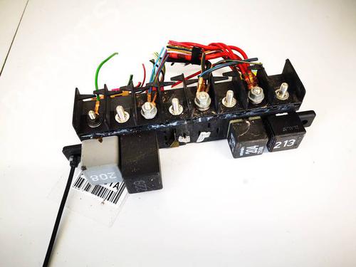 fuse-box-audi-a4-b5-8d2-1994-1995-1996-1997-1998-1999-2000-2001-32567325 main image