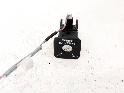 switch-toyota-yaris-_p9_-2005-2006-2007-2008-2009-2010-2011-2012-2013-2014-32948838 main image
