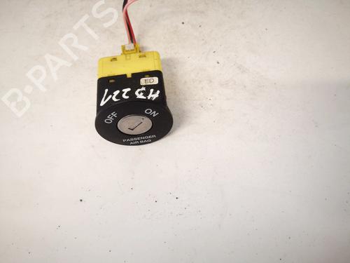 switch-kia-ceed-hatchback-ed-2006-2007-2008-2009-2010-2011-2012-32910406 main image