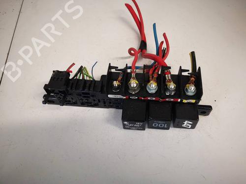 Used Fuse box Fuse box 32552586 32552586