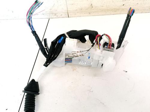 Used Fuse box Fuse box TOYOTA AURIS (_E18_) 1.6 (ZRE181_, ZRE185_, ZRE185R, ZRE181R) (132 hp) 32901951 32901951