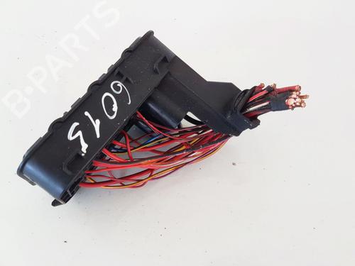 Used Fuse box VW PASSAT B6 (3C2) 2.0 TDI (140 hp) 33065640