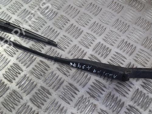 front-windshield-wiper-arm-audi-a4-b5-8d2-1994-1995-1996-1997-1998-1999-2000-2001-33494297 main image